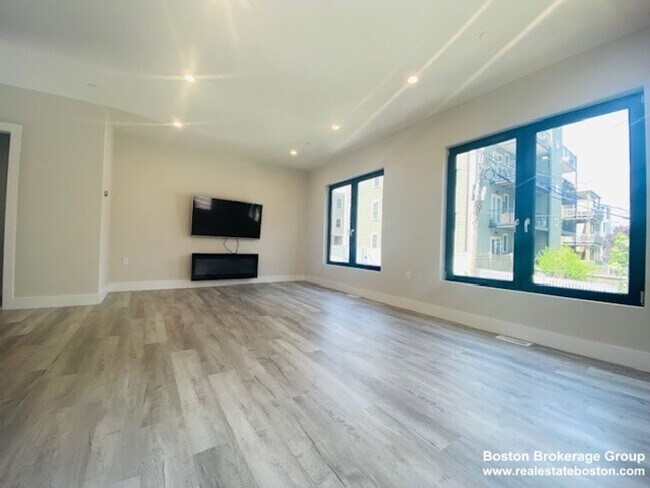 2 W 3rd St Pl in Boston, MA - Building Photo - Building Photo