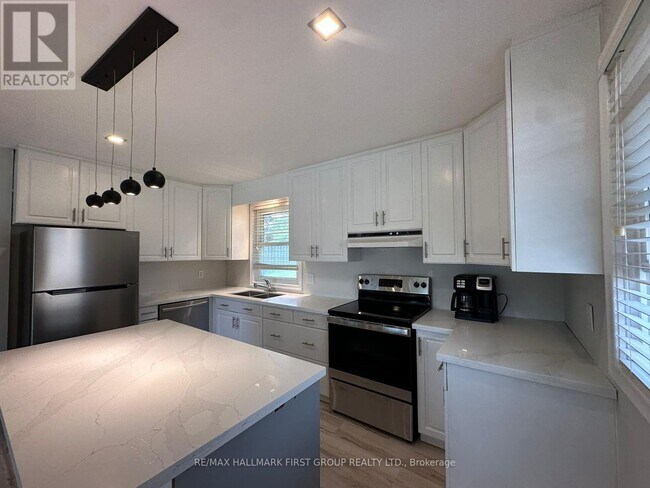 714 Tennyson Ave in Oshawa, ON - Building Photo - Building Photo