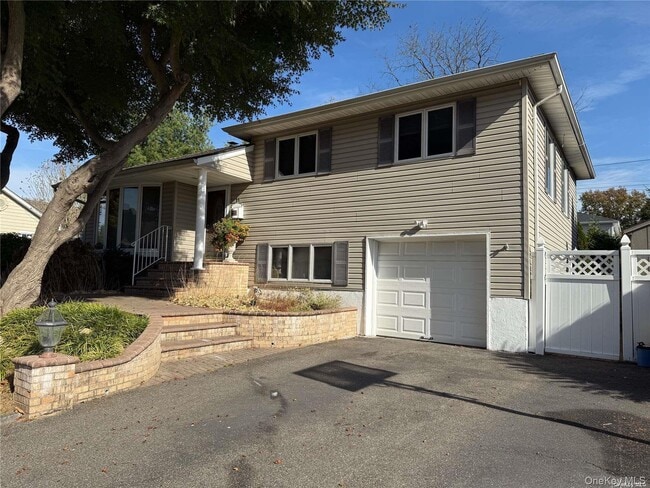 11 Syosset Cir in Syosset, NY - Building Photo - Building Photo