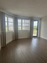 20840 San Simeon Way in North Miami Beach, FL - Building Photo - Building Photo