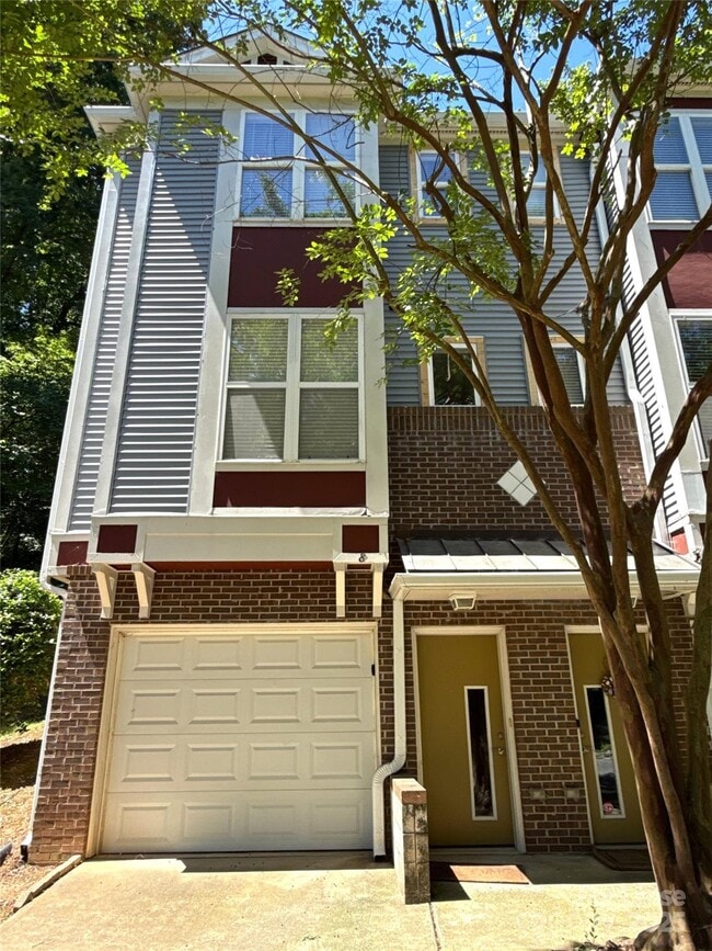 2504 Cranbrook Ln in Charlotte, NC - Foto de edificio - Building Photo
