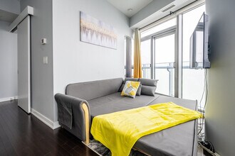 25 York St in Toronto, ON - Building Photo - Building Photo