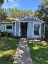 7946 NW 41 Ct in Sunrise, FL - Building Photo