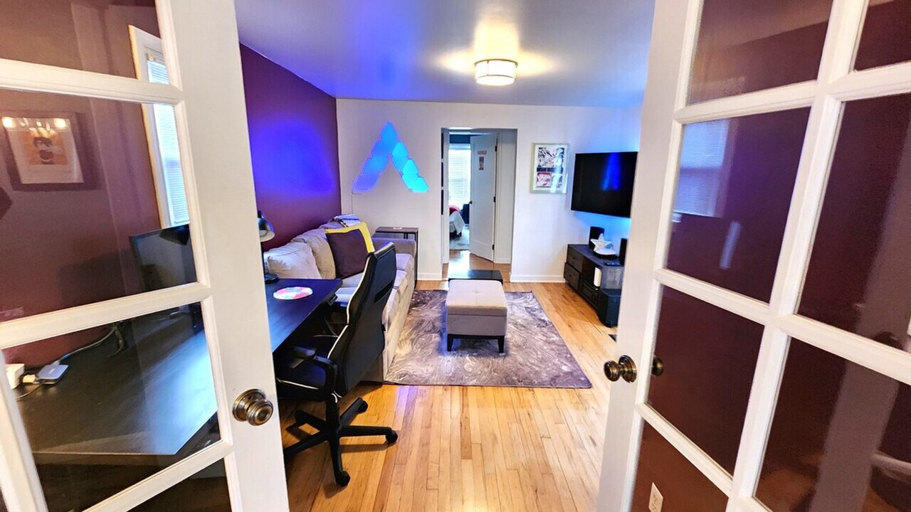11335 Roosevelt Way NE in Seattle, WA - Building Photo