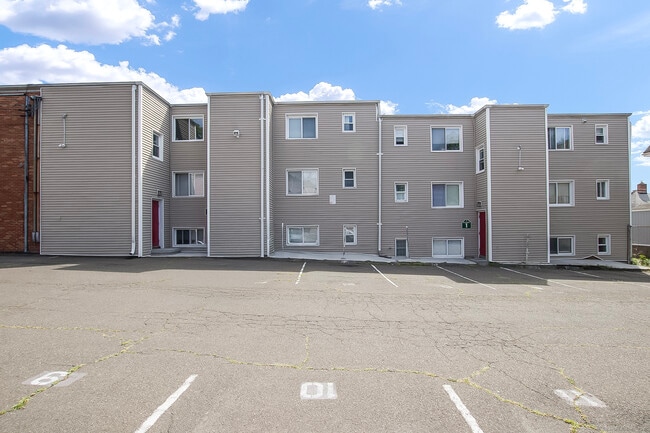 36 Woodbury Ave in Norwalk, CT - Building Photo - Building Photo