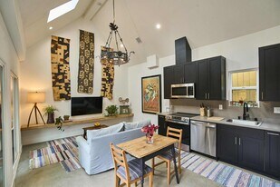 2074 W 27th St in Los Angeles, CA - Building Photo
