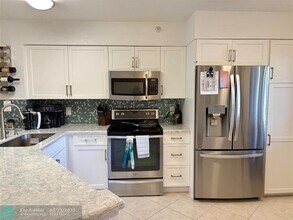 2112 S Cypress Bend Dr in Pompano Beach, FL - Building Photo - Building Photo