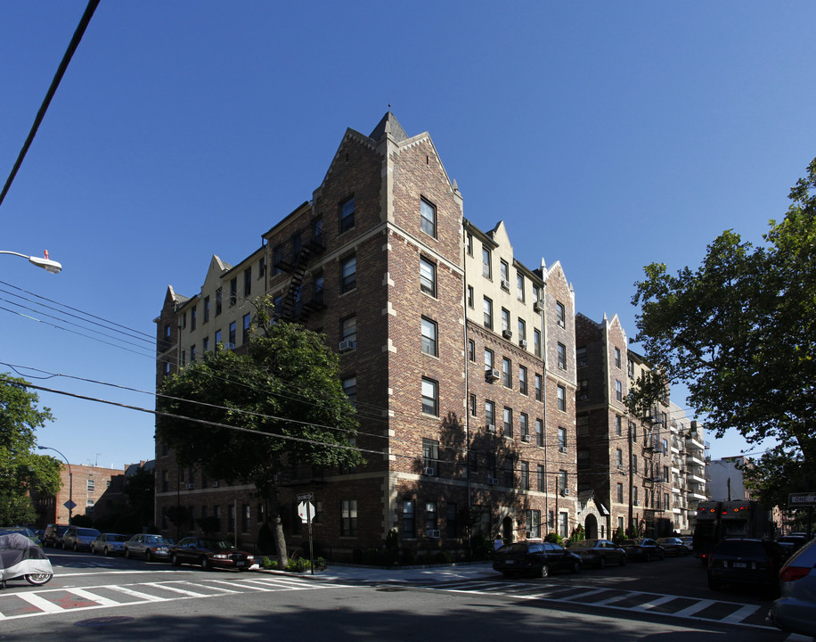 Elm Towers in Astoria, NY - Building Photo