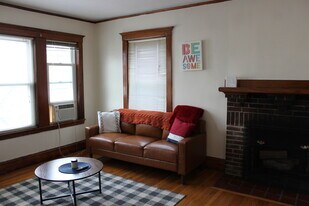 63 Pinckney St, Unit 1 in Somerville, MA - Building Photo