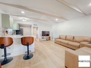 1221 E Highland Ave in Phoenix, AZ - Building Photo - Building Photo