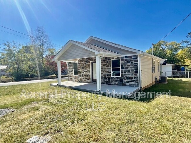 729 Henderson Ave in Rossville, GA - Building Photo - Building Photo