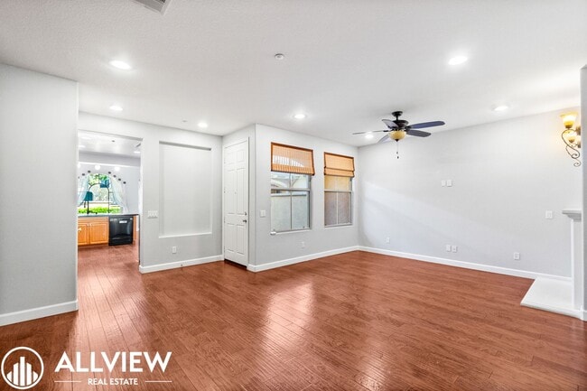 116 Chantilly in Irvine, CA - Building Photo - Building Photo