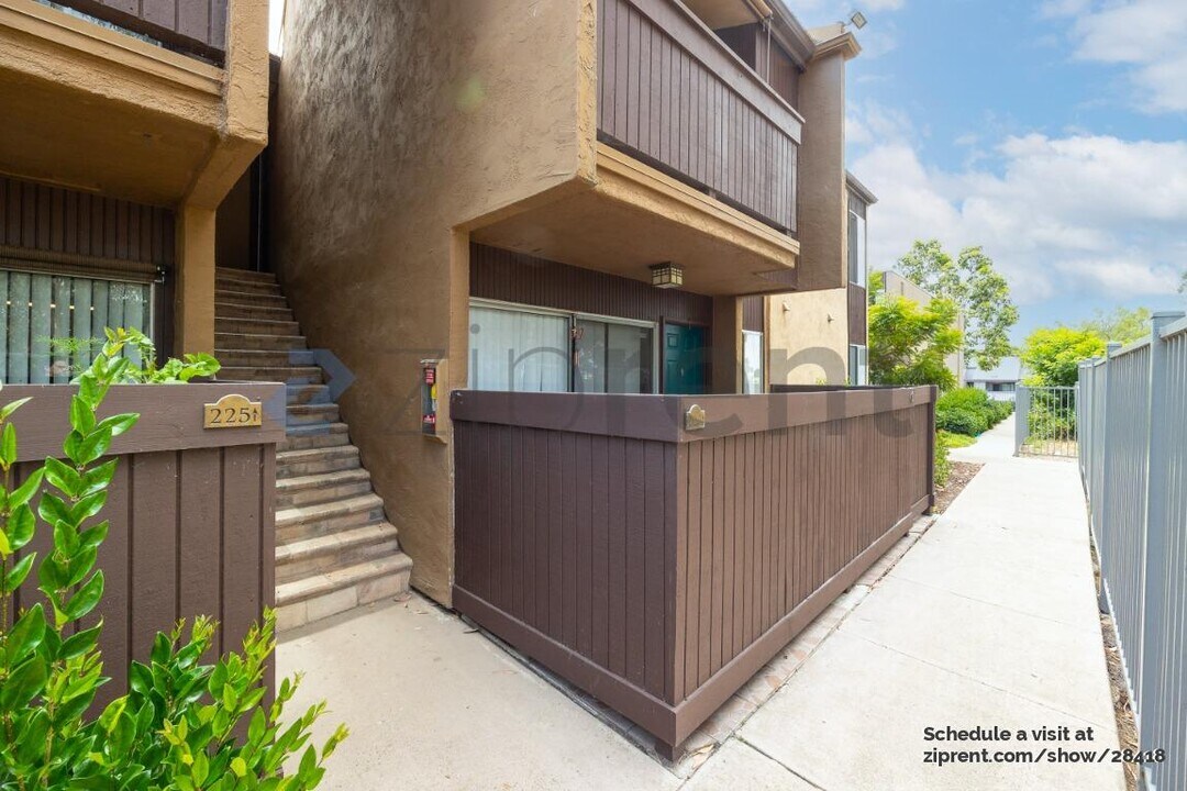 3454 Castle Glen Dr in San Diego, CA - Building Photo
