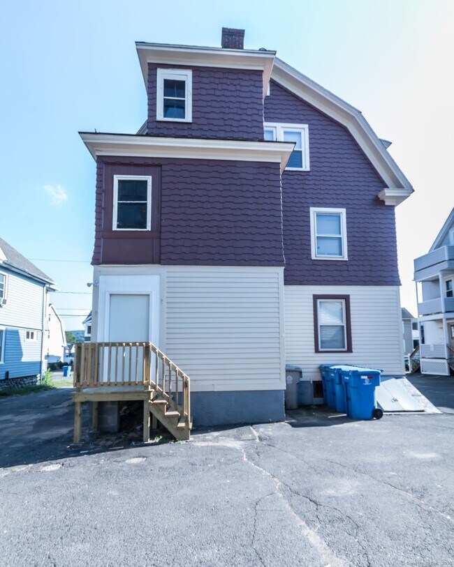 34 Ward St in Bristol, CT - Building Photo - Building Photo