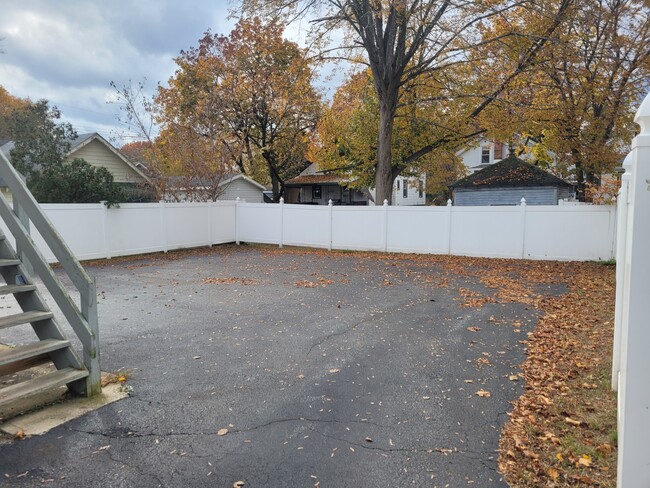 17 Wilmot St, Unit 1 in Glens Falls, NY - Building Photo - Building Photo