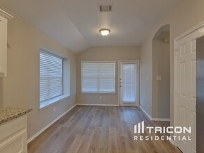 4805 Cedar Springs Dr in Fort Worth, TX - Foto de edificio - Building Photo