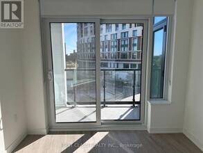 2495 Eglinton Ave W in Mississauga, ON - Building Photo - Building Photo