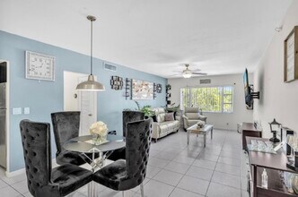 5800 NE 22nd Way, Unit #523 in Fort Lauderdale, FL - Foto de edificio - Building Photo