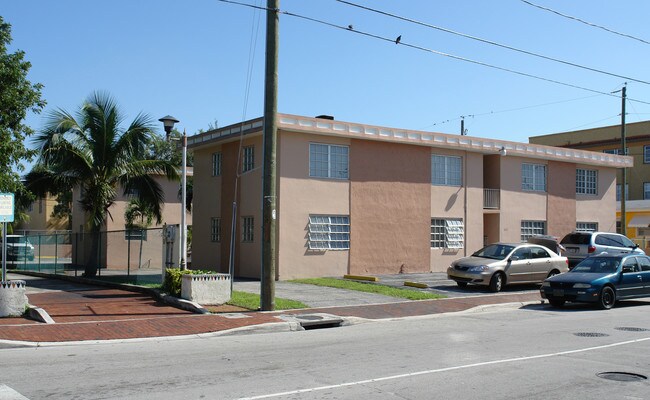 1645 SW 6th St in Miami, FL - Building Photo - Building Photo