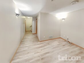 7010 S Park Dr in Savage, MN - Building Photo - Building Photo