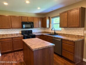 17013 Green Crest Ln in Louisville, KY - Building Photo - Building Photo