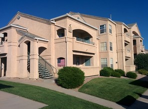 Pine Bluffs in Colorado Springs, CO - Foto de edificio - Building Photo