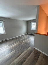 285 1/4 Walnut St, Unit Apt B in Oswego, NY - Building Photo - Building Photo