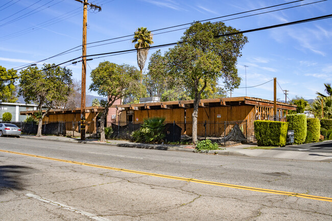 1595 N Arrowhead Ave in San Bernardino, CA - Building Photo - Building Photo