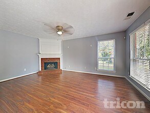 9870 Rivercliff Ln in Villa Rica, GA - Foto de edificio - Building Photo