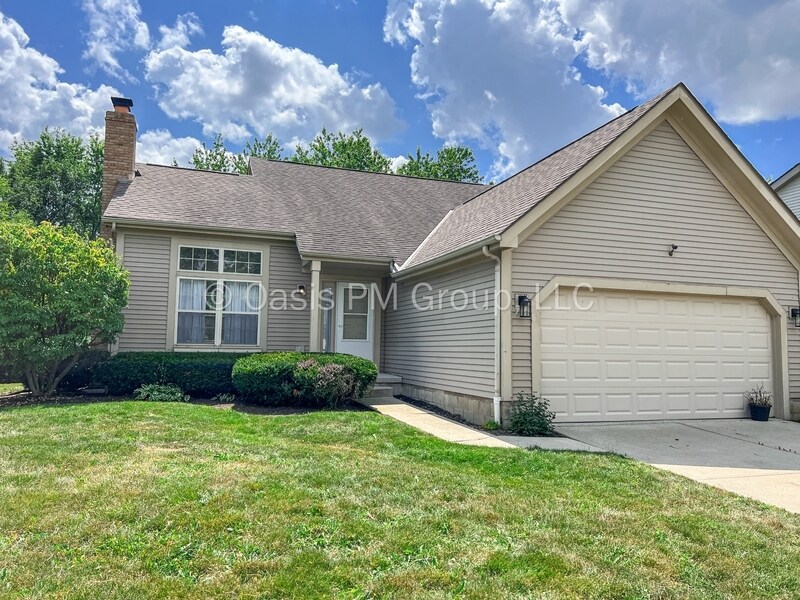 8575 Kingsley Dr in Reynoldsburg, OH - Building Photo