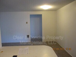 1337 Laura St in Springfield, OR - Foto de edificio - Building Photo