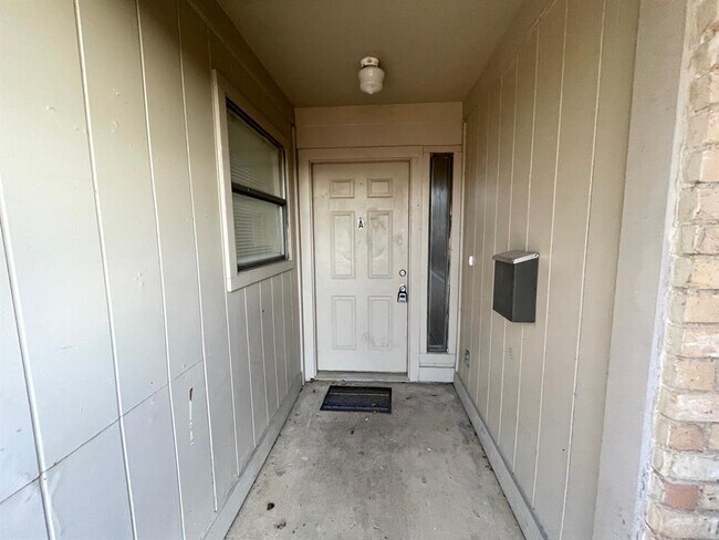 804 Cullum Ct-Unit -A in Hurst, TX - Building Photo - Building Photo