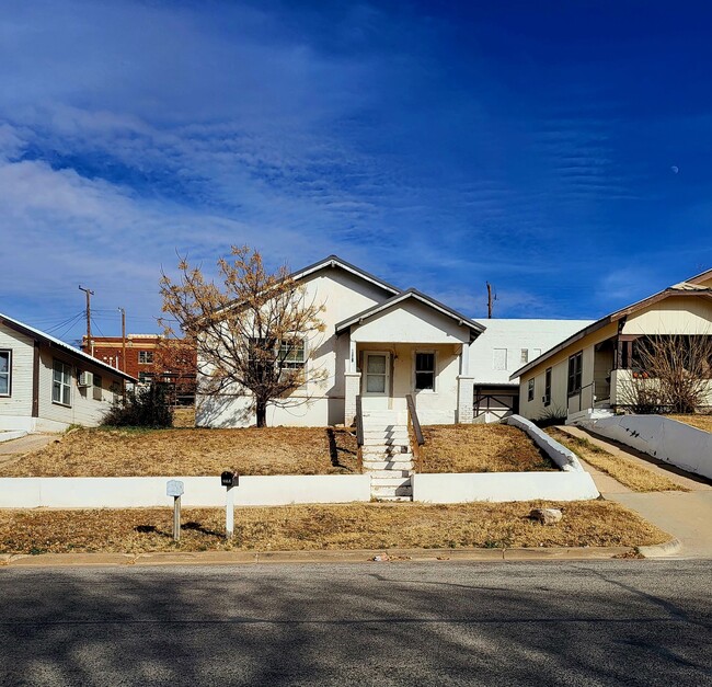 1007 S Main St, Unit A in Big Spring, TX - Building Photo - Building Photo