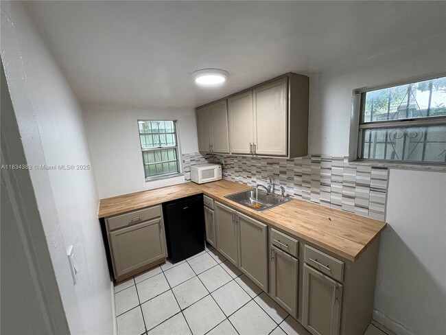 property at 812 SW 19th Ave
