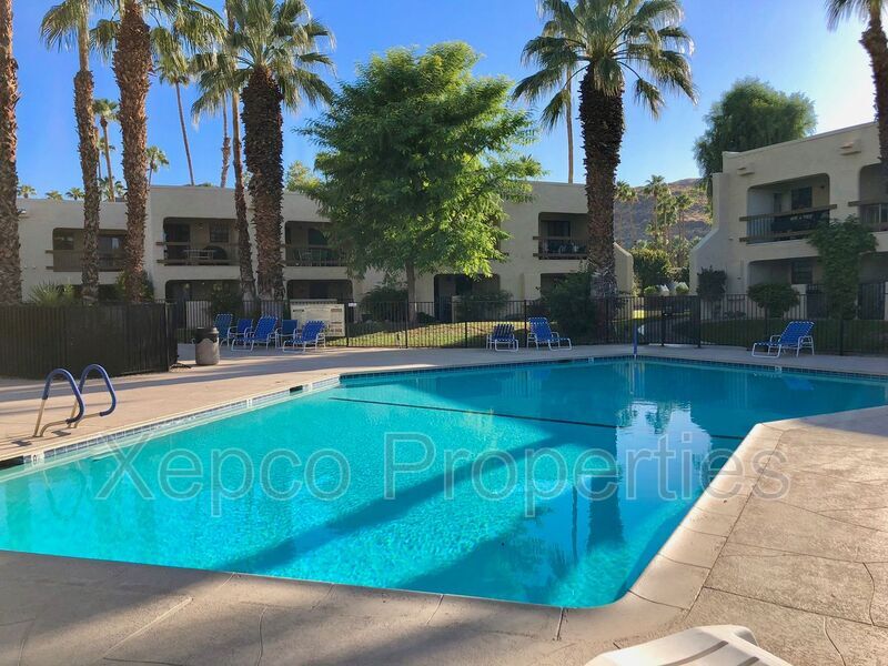 5300 E Waverly Dr in Palm Springs, CA - Building Photo