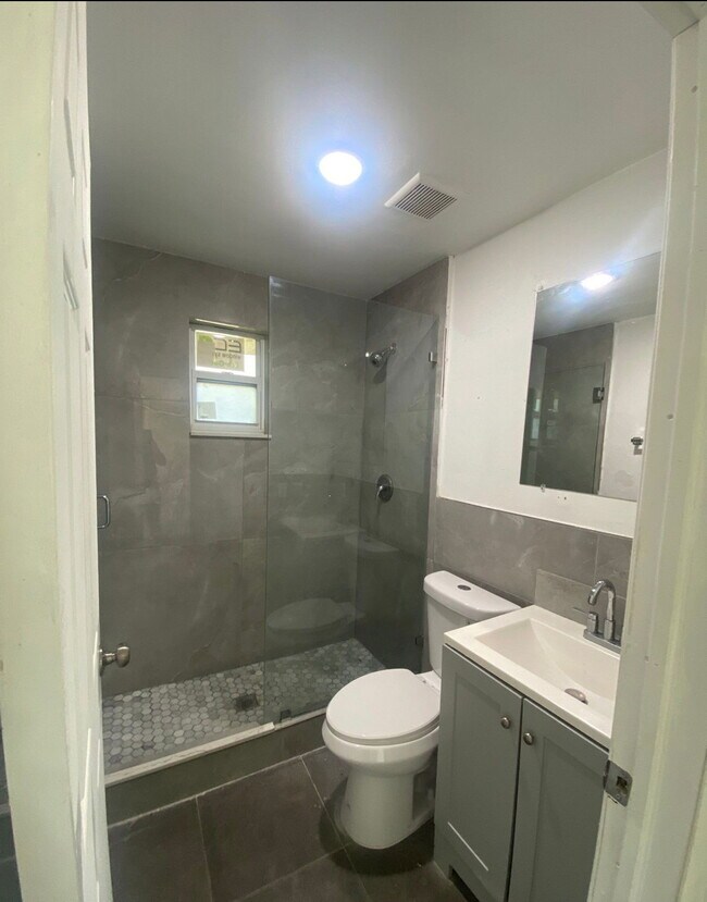 11961 SW 214th St in Miami, FL - Building Photo - Building Photo