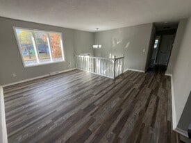 1273 Spruce Tree Ln in Amherst, OH - Building Photo