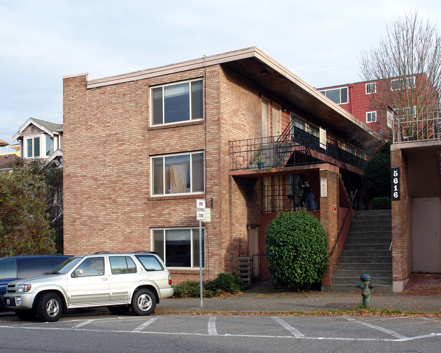 5620 University Way NE in Seattle, WA - Building Photo