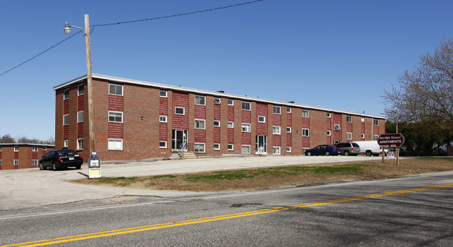 Hillview Manor Apartments in Rochester, NH - Foto de edificio - Building Photo