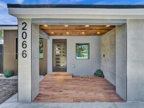 2066 NE 174th St in North Miami Beach, FL - Building Photo - Building Photo