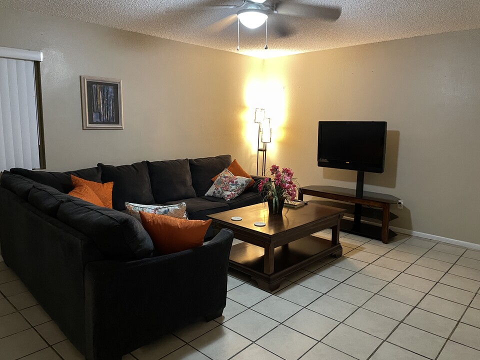 2312 Palisades Dr, Unit 1 in Lake Havasu City, AZ - Building Photo