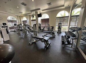 616 Clearwater Park Rd in West Palm Beach, FL - Foto de edificio - Building Photo