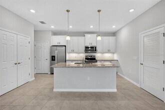 21008 Fetterbush Pl in Venice, FL - Building Photo - Building Photo