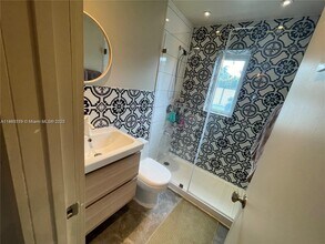 6321 SW 43rd St in Miami, FL - Building Photo - Building Photo