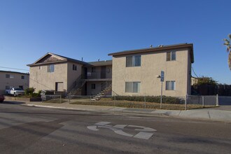 1190 13th St in Imperial Beach, CA - Foto de edificio - Building Photo