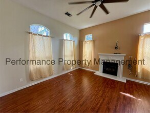 7931 Granite Pointe Pkwy in Bakersfield, CA - Building Photo - Building Photo