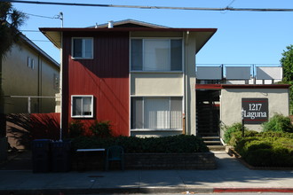 1217 Laguna Ave in Burlingame, CA - Building Photo - Building Photo