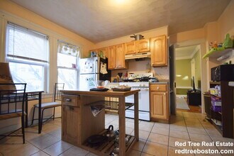 14 Lourdes Ave, Unit 2 in Boston, MA - Foto de edificio - Building Photo