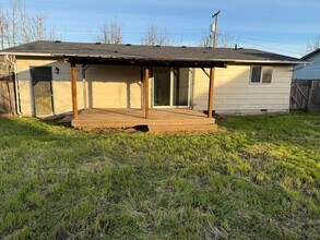 266 40th St in Springfield, OR - Building Photo - Building Photo