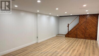 26 Kentish Crescent in Toronto, ON - Building Photo - Building Photo